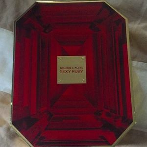 Michael Kors Sexy Ruby gift set